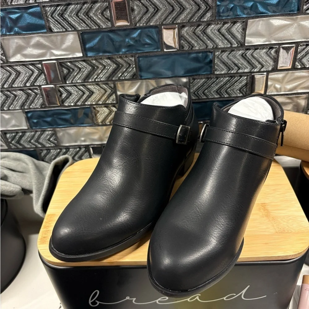 Life Stride Black Ankle Booties